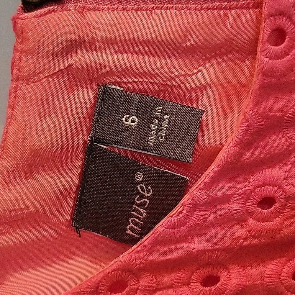 Muse fushia eyelet dress 6 - Picture 3 of 9
